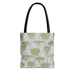 Queen Anne’s Lace Tote Bag in Green