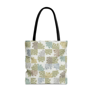 Daucus Corata Tote Bag in Green