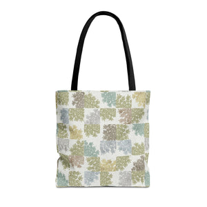 Daucus Corata Tote Bag in Green