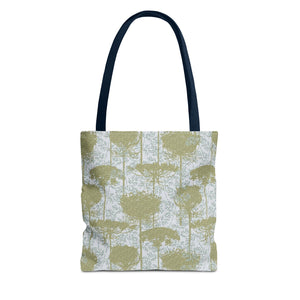 Queen Anne’s Lace Tote Bag in Green