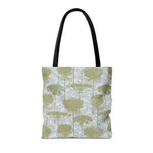 Queen Anne’s Lace Tote Bag in Green