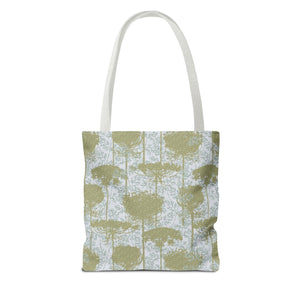 Queen Anne’s Lace Tote Bag in Green