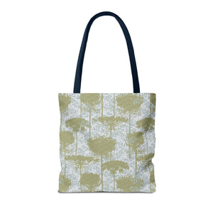 Queen Anne’s Lace Tote Bag in Green