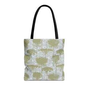Queen Anne’s Lace Tote Bag in Green