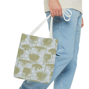 Queen Anne’s Lace Tote Bag in Green