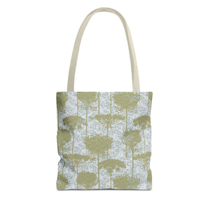 Queen Anne’s Lace Tote Bag in Green