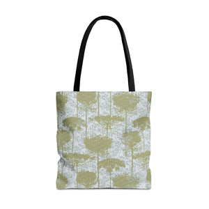 Queen Anne’s Lace Tote Bag in Green