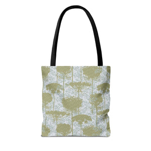 Queen Anne’s Lace Tote Bag in Green