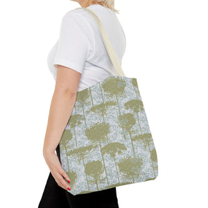 Queen Anne’s Lace Tote Bag in Green
