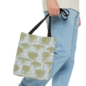 Queen Anne’s Lace Tote Bag in Green