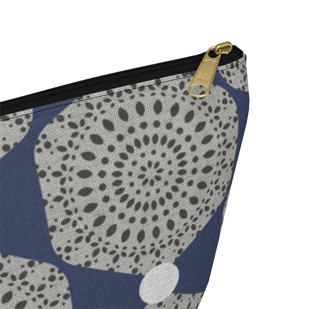 Lace Hexagon Accessory Pouch w T-bottom in Navy