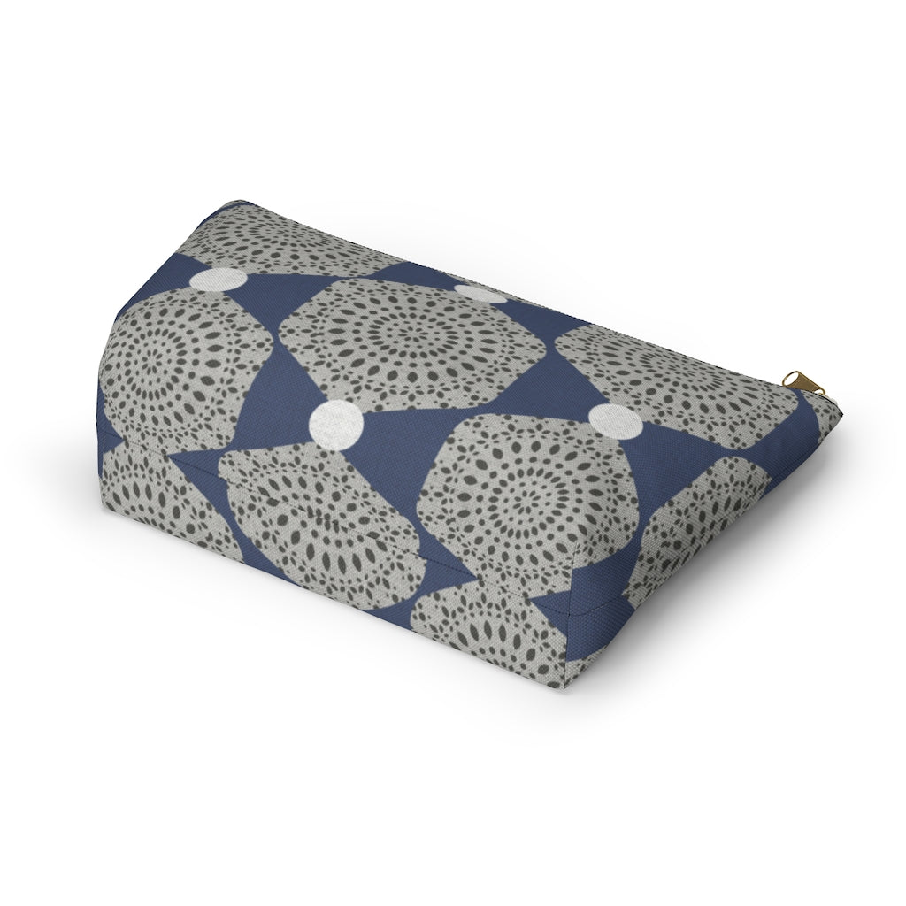 Lace Hexagon Accessory Pouch w T-bottom in Navy