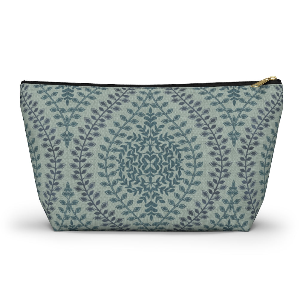 Mumbai Lace Accessory Pouch w T-bottom in Green