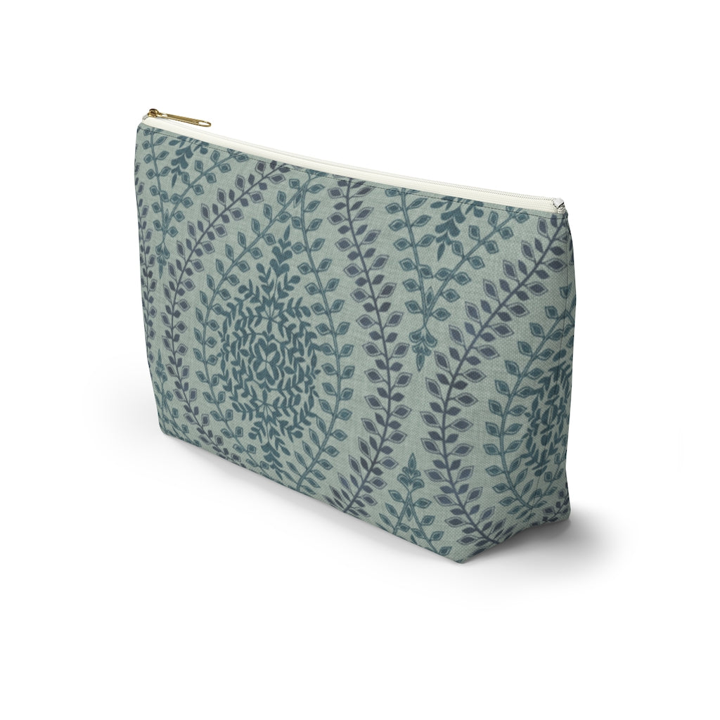 Mumbai Lace Accessory Pouch w T-bottom in Green