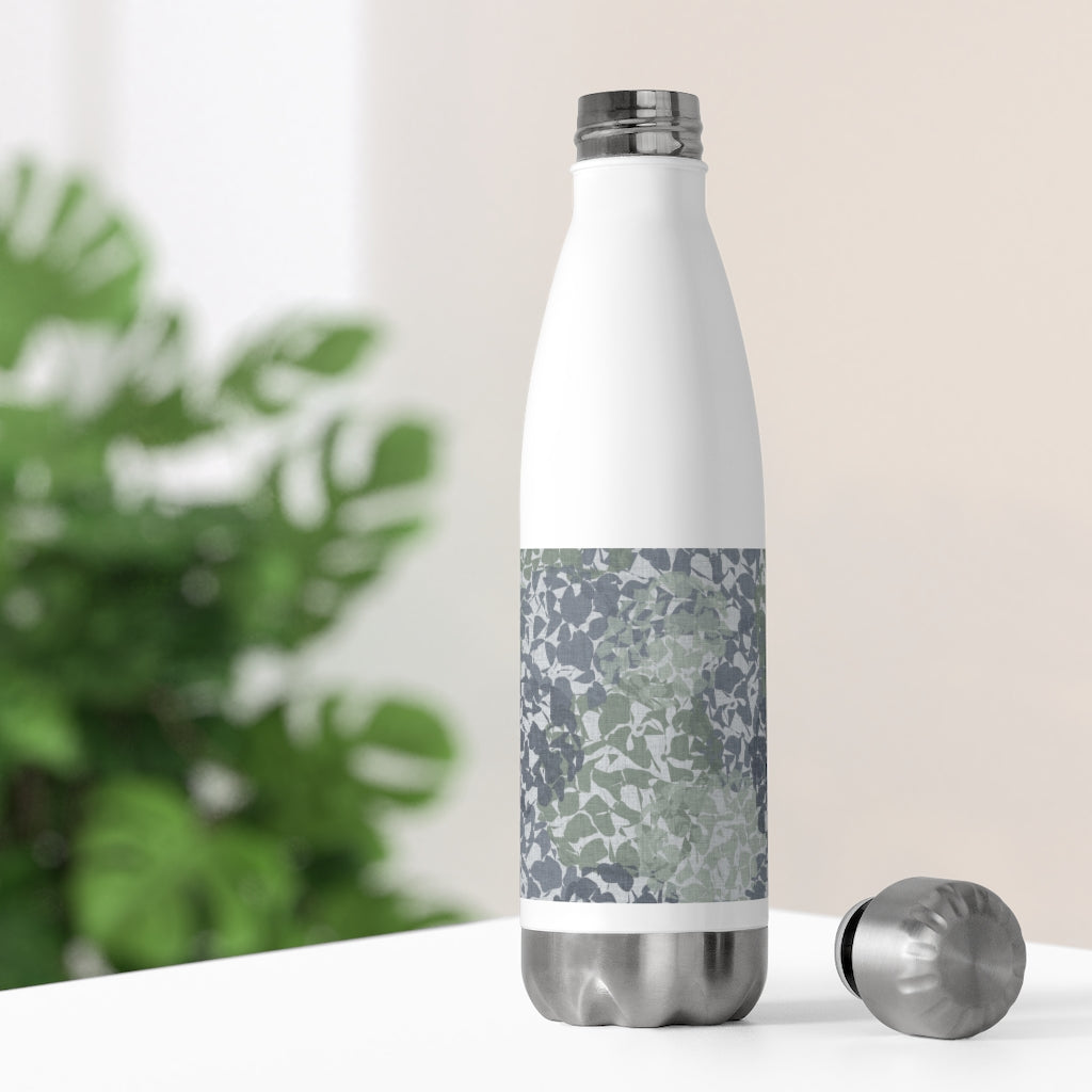 Hydrangea 20oz Insulated Bottle in Navy