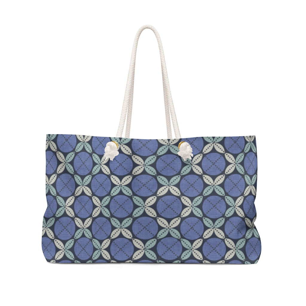 Leaf Ensconced Circle Weekender Bag in Blue