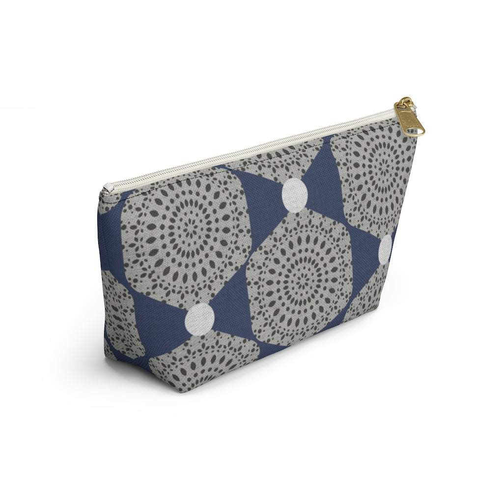 Lace Hexagon Accessory Pouch w T-bottom in Navy