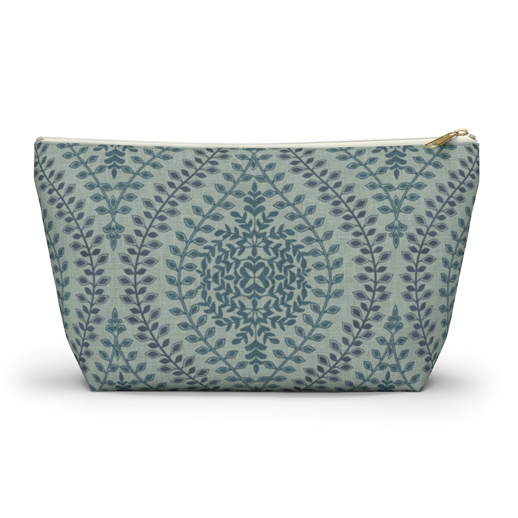 Mumbai Lace Accessory Pouch w T-bottom in Green