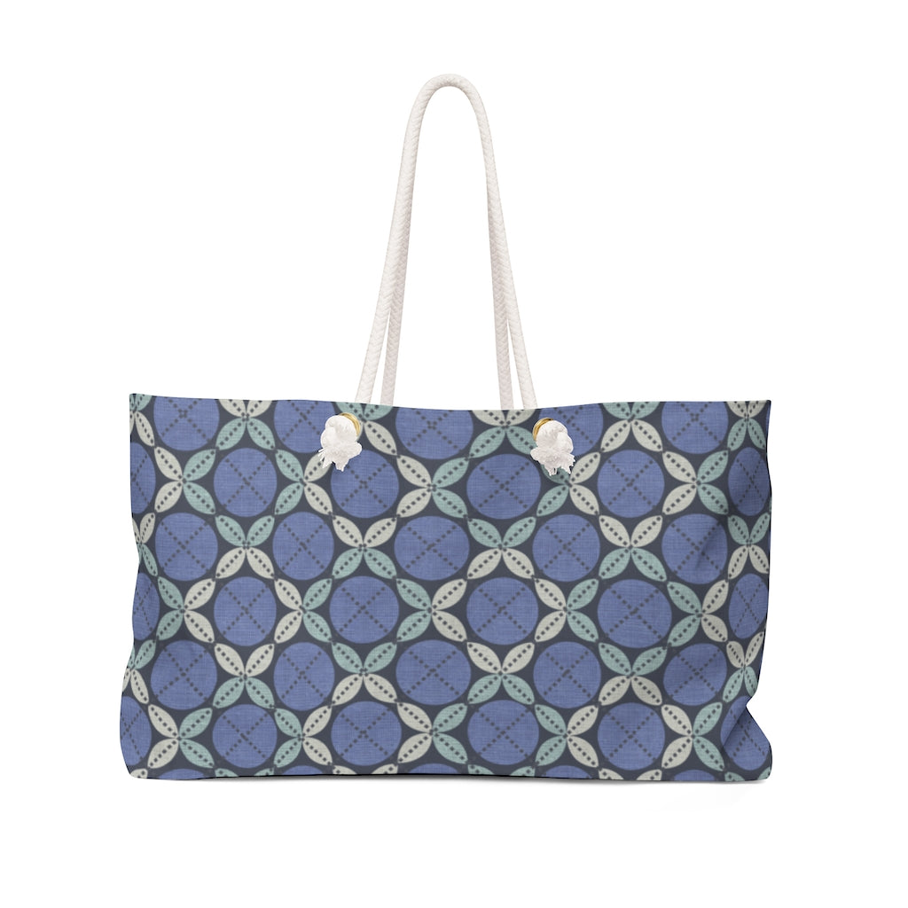 Leaf Ensconced Circle Weekender Bag in Blue