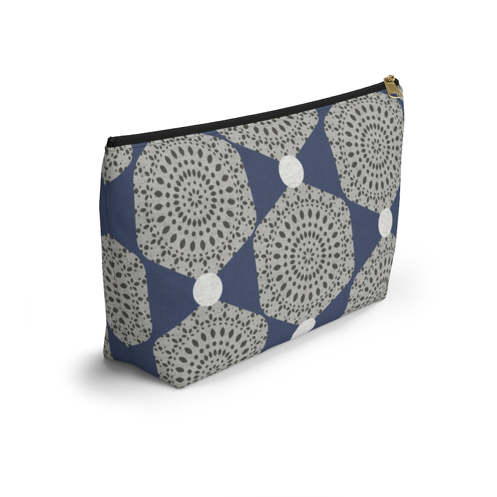Lace Hexagon Accessory Pouch w T-bottom in Navy